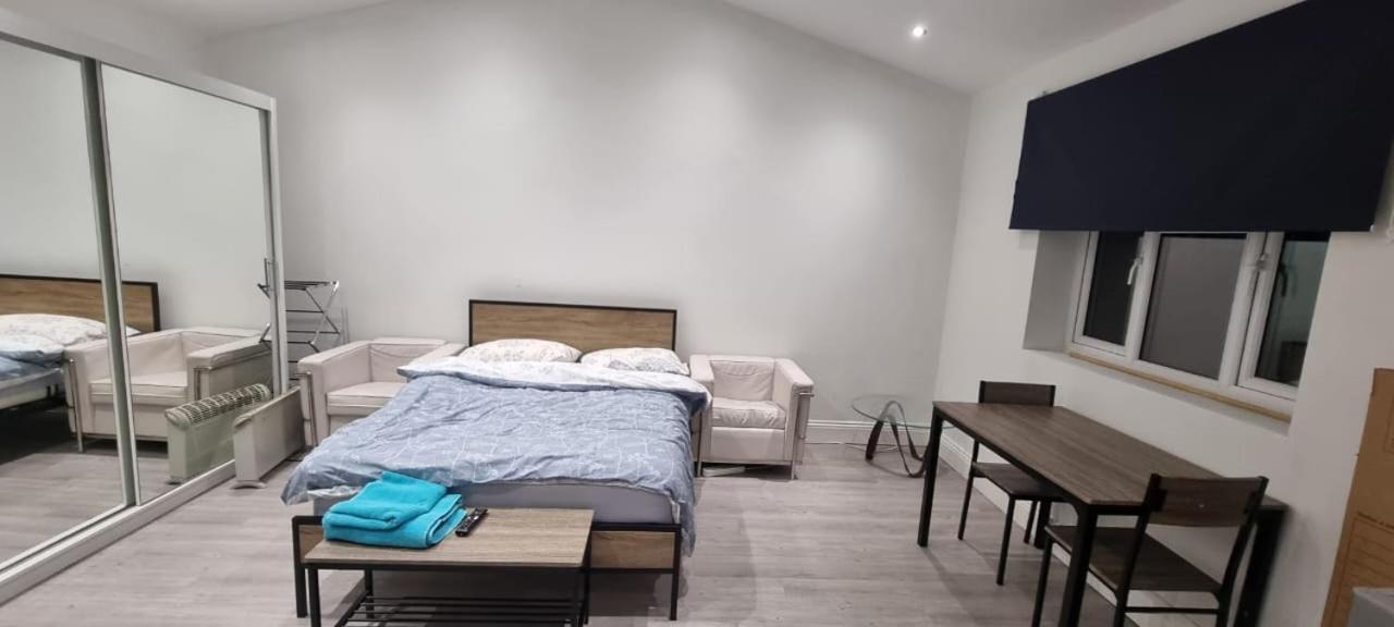 Ilford Towncentre Large Studio מראה חיצוני תמונה